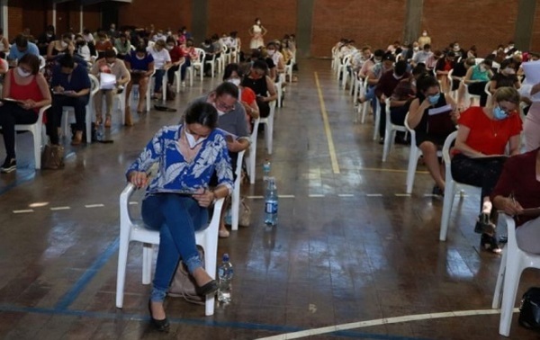 Solo cinco de más de 1.500 postulantes aprueban examen de registros notariales