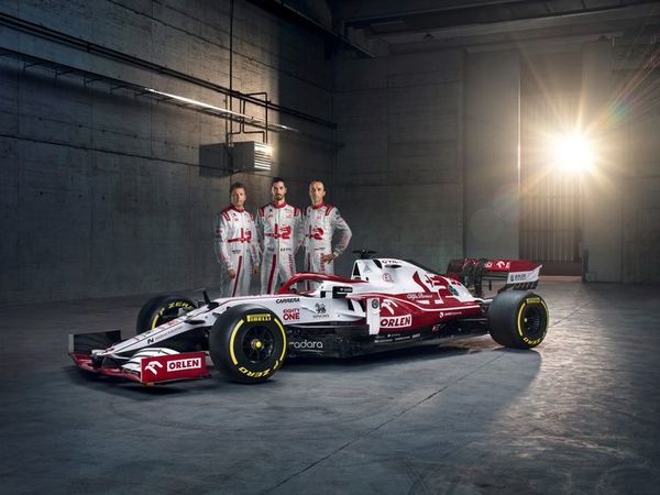 Raikkonen y Giovinazzi ya conocen el C41 de Alfa Romeo para 2021 - Automovilismo - ABC Color