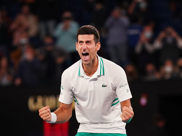 Djokovic se acerca a Federer y Nadal