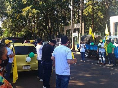 En caravana pidieron los profes que se retrase el inicio de clases