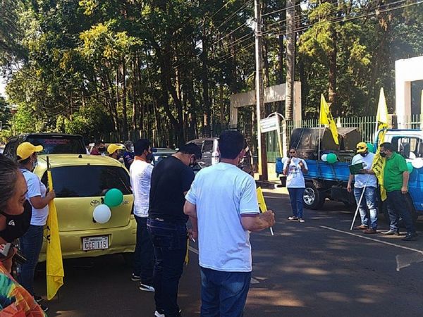 En caravana pidieron los profes que se retrase el inicio de clases
