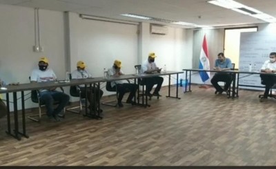 Petta recibió a gremialistas tras denuncia de “emergencia educativa”