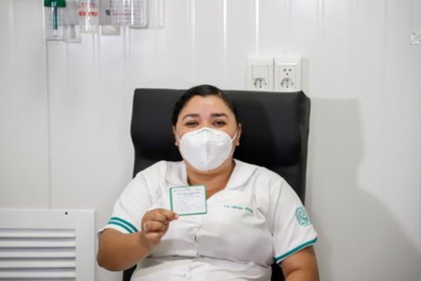 “Estoy muy contenta porque ya estoy inmunizada”, dice la primera licenciada vacunada contra el COVID | Ñanduti