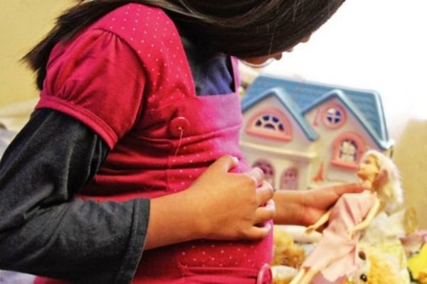 Niña de 13 años fue abusada por su padrastro y está embarazada - Noticiero Paraguay