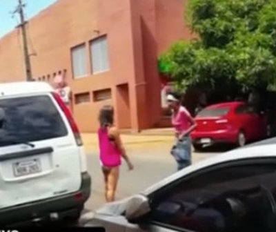 Mujer atacó con un puñal a otra durante una pelea callejera