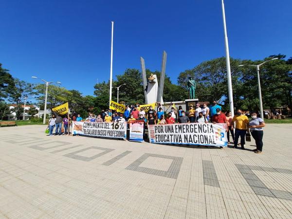 Docentes se manifestaron en Coronel Oviedo contra retorno de clases presenciales – Prensa 5