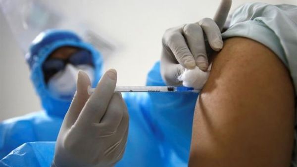 El escándalo de las vacunas VIP en Argentina - Noticiero Paraguay