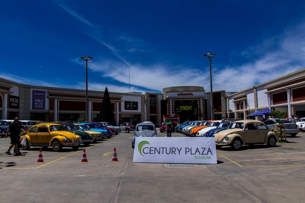 Century Plaza cumple 4 años contigo