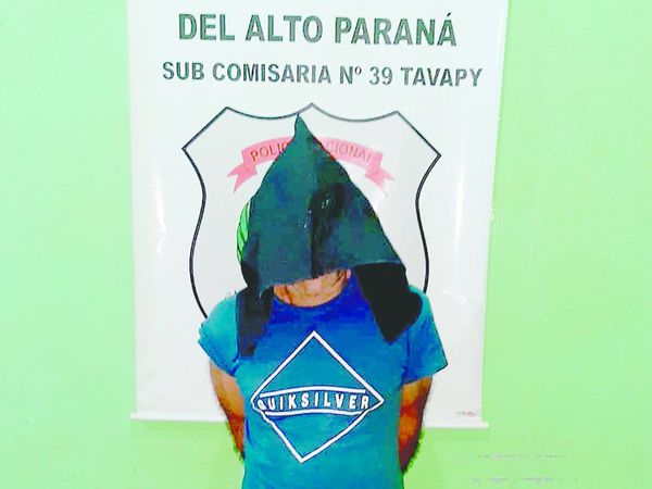 Se lanzó de auto en marcha para huir del furioso marido
