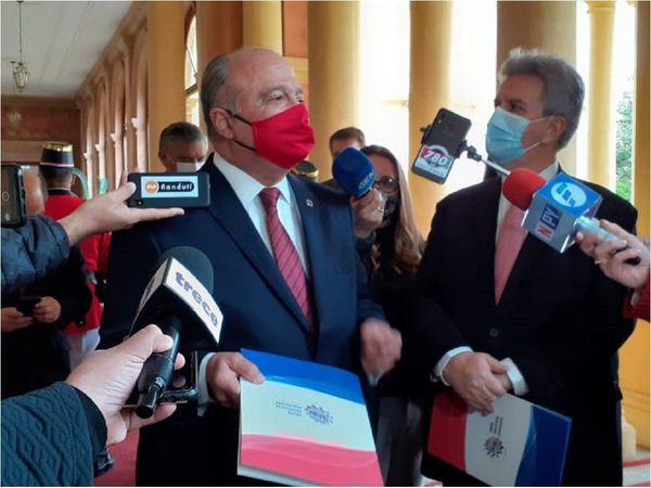 Volpe plantea habilitar a los privados a traer las vacunas