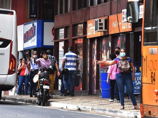Transportistas niegan reguladas, pero usuarios están hartos de larga espera