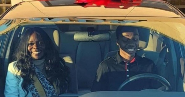 Una mujer regala un automóvil a un estudiante que caminaba 11 kilómetros al día para llegar a su trabajo - SNT