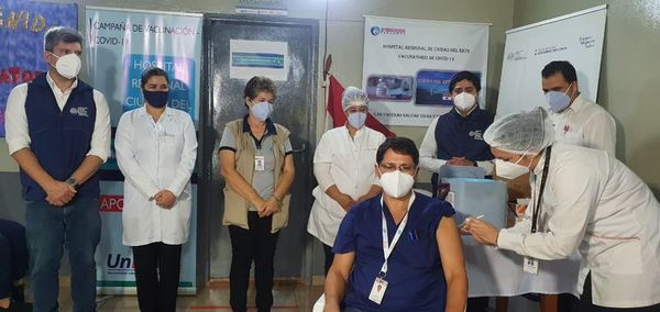 Aplican las primeras dosis de vacunas anticovid en CDE