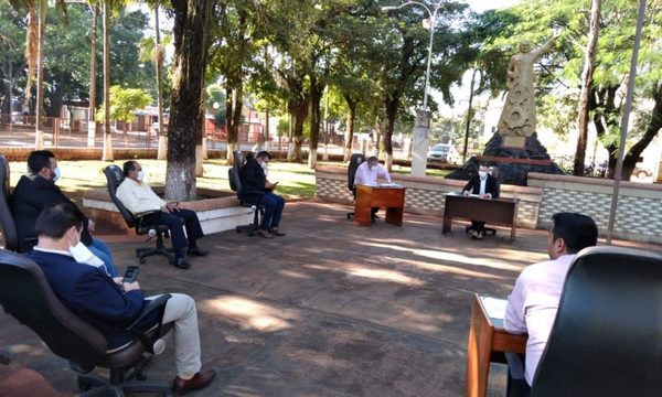 Concejales de Minga Guazú sesionan en el patio