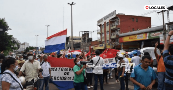 Paseros cierran Aduana en reclamo de subsidio y camioneros están varados hace días