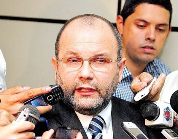 Ex Fiscal General cuestiona decisión argentina de dar asilo política a familiares de líderes del EPP