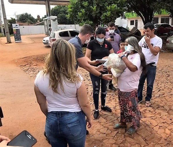 Dan ALIMENTOS y piden VOTOS
