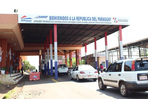 Subsidio no llega y paseros de Encarnación cierran Aduanas de la zona | OnLivePy
