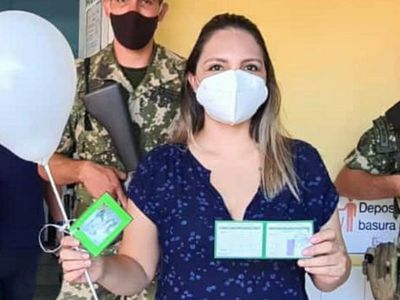 Nuera de Federico Franco, criticada tras recibir vacuna anti-Covid