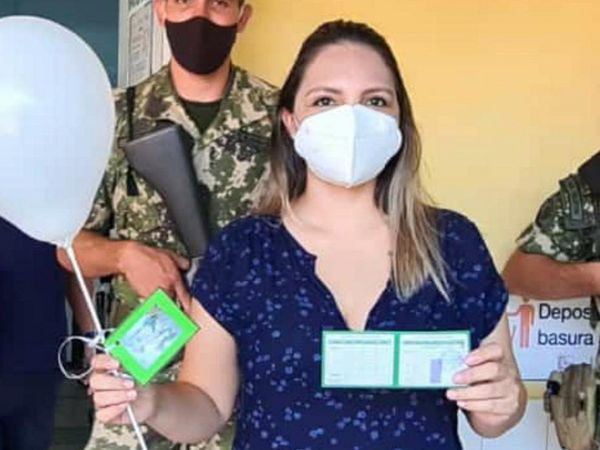 Nuera de Federico Franco, criticada tras recibir vacuna anti-Covid