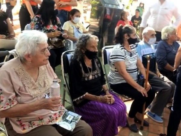 Burreritas de Lambaré recibieron homenaje por el día de la Mujer Paraguaya