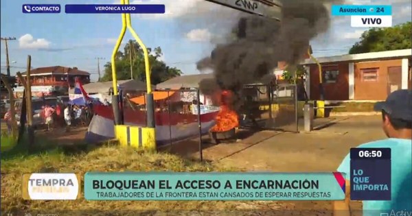 La Nación / Trabajadores informales bloquean acceso a Encarnación exigiendo subsidio
