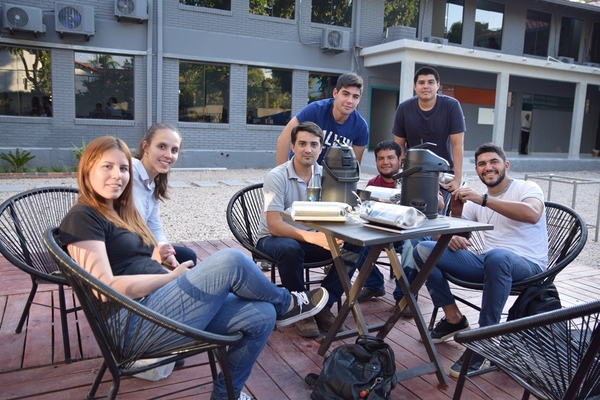 La Universidad Comunera (UCOM) cede sus espacios en medios para promover el empleo joven