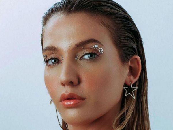 Color es el nuevo tema lanzado por la artista Anna Chase