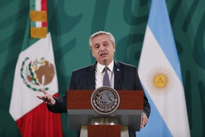 Fernández pide terminar con la "payasada" en el caso de "vacunación VIP" - MarketData
