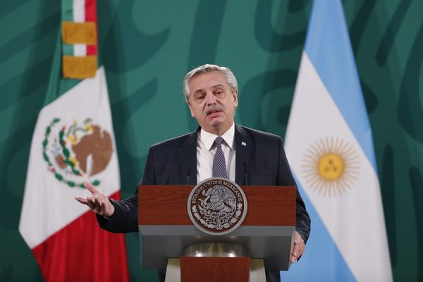 Fernández pide terminar con la "payasada" en el caso de "vacunación VIP" - MarketData