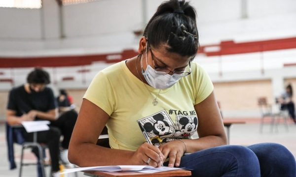 El 61% de jóvenes becados por ITAIPU-BECAL son mujeres