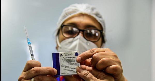 Casi 500 profesionales de salud han recibido la Sputnik V