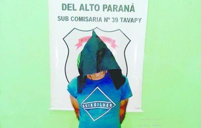 Se lanzó de auto en marcha para huir del furioso marido
