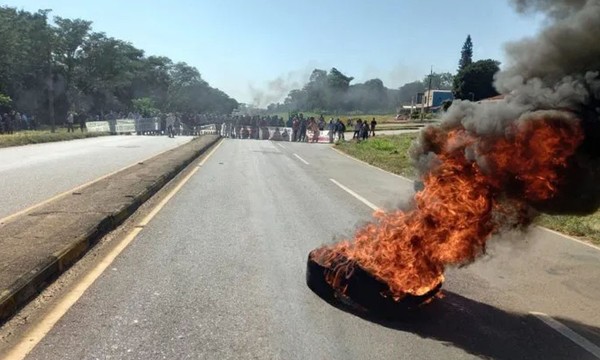 Desvió Troche: Productores frutihortícolas cierran ruta PY02