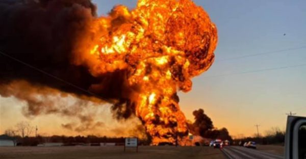 Se salvaron de milagro: Involucrados salen ilesos de una fuerte explosión luego de que un tren embistiera un camión - Megacadena — Últimas Noticias de Paraguay