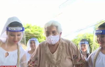 Emotivo acto de homenaje a burreritas de Lambaré
