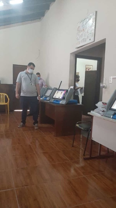 Llegaron en San Lorenzo 8 máquinas de votación para práctica ciudadana » San Lorenzo PY