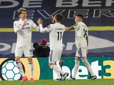 El Leeds golea a un Southampton y trepa en la tabla