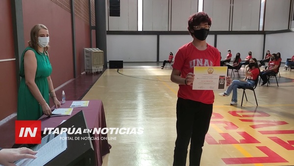 UNAE ENTREGÓ BECAS DE ESTUDIOS EN EL PROGRAMA ALUMNO 5.
