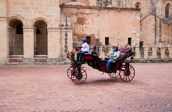 Santo Domingo cambia los coches de caballos por carruajes eléctricos - MarketData
