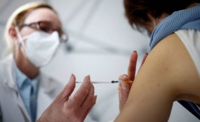 Diario HOY | Epidemiólogo inglés considera oportuno "aceptar cualquier vacuna" ante escasez en el mercado