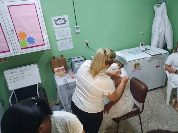 Vacunación para médicos se inició en varios departamentos