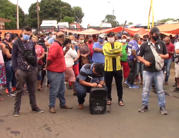 Paseros de Encarnación impiden ingreso de camiones en la ANNP | El Independiente