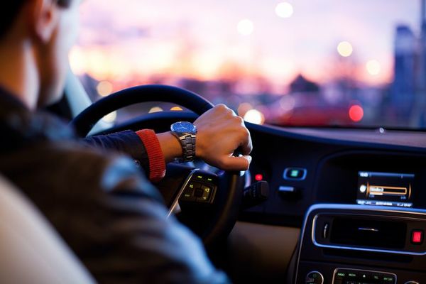 Conductores de aplicaciones denuncian nuevo incidente con taxistas en Ciudad del Este - Nacionales - ABC Color