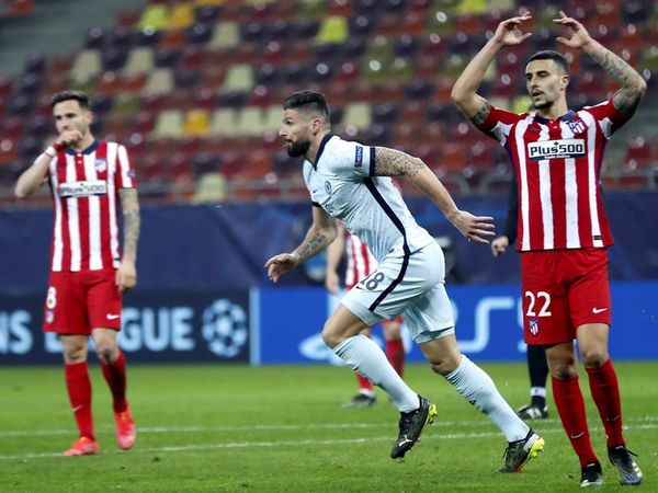 Giroud castiga a Simeone