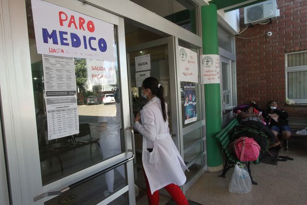 Médicos bolivianos completan cinco días de paro contra una ley que piden se anule - MarketData