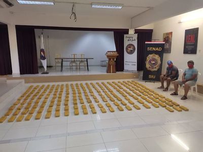 Caen dos hombres que transportaban más de dos toneladas de marihuana en camioneta - Nacionales - ABC Color