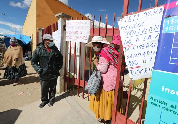 Médicos bolivianos completan 5 días de paro contra una ley que piden se anule - MarketData