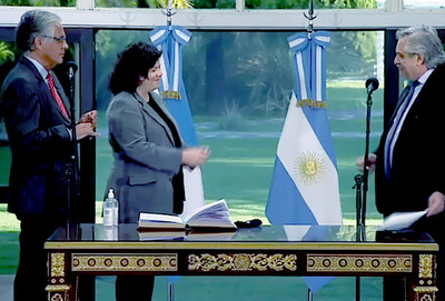 Escándalo por vacunaciones privilegiadas contra el COVID-19 en Argentina. | OnLivePy