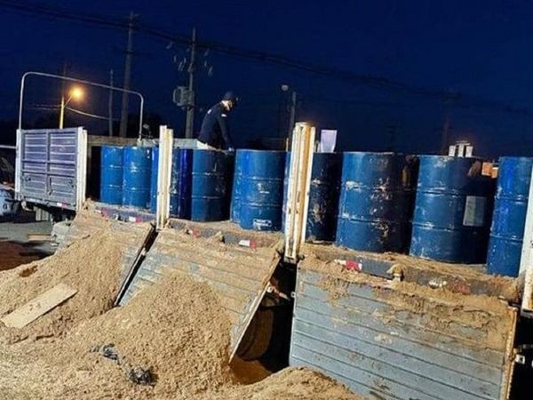 Fiscalía incautó 50 tambores con precursores químicos para cocaína